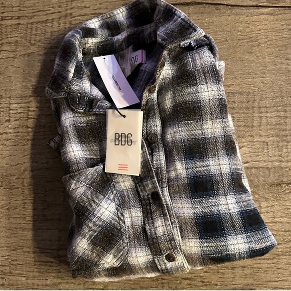 Urban Outfitters Long Sleeve Button Down Plaid Flannel Shirt. - Picture 8 of 9